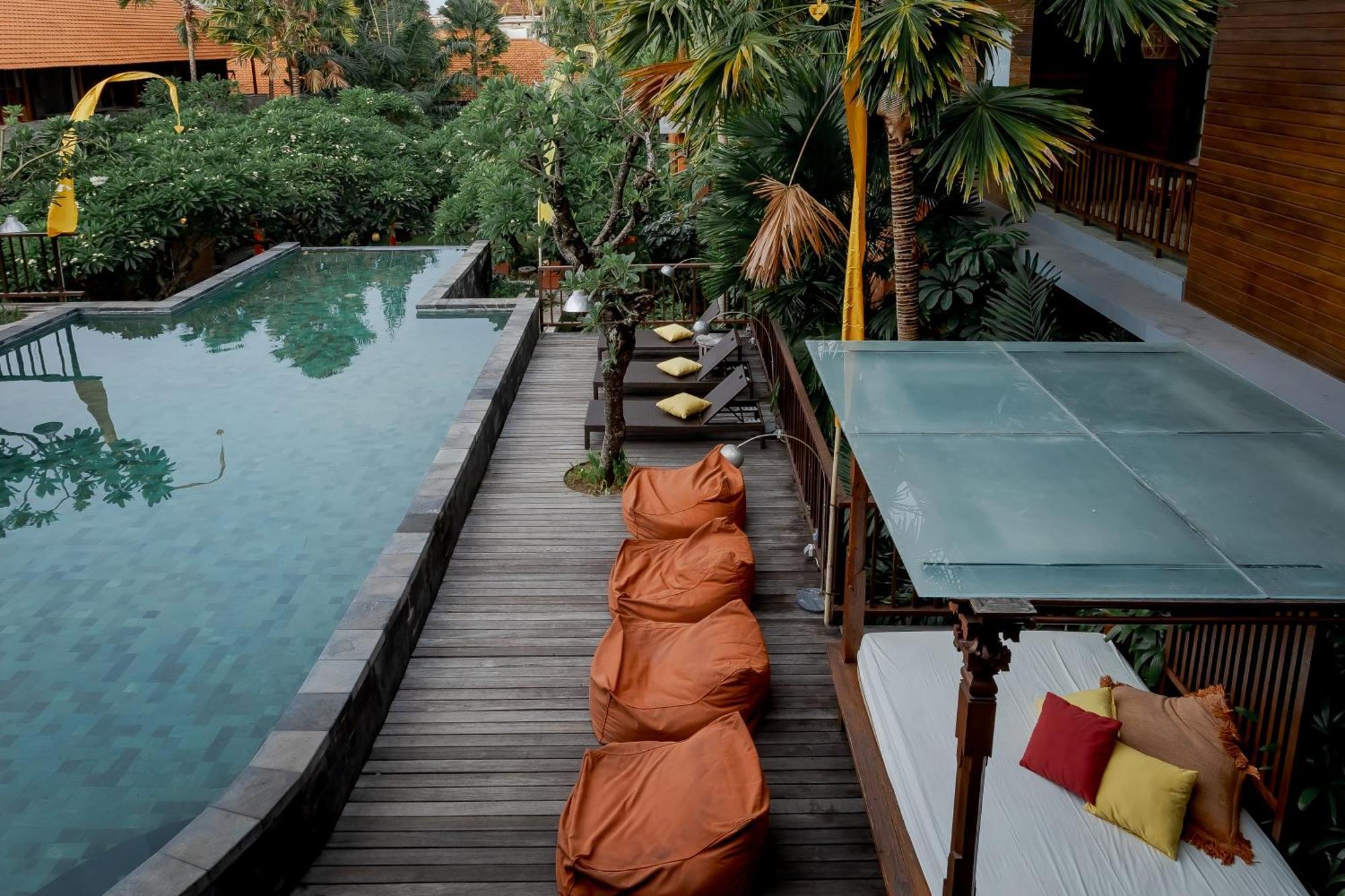 Fourteen Roses Boutique Hotel, Kuta Legian  Exterior photo