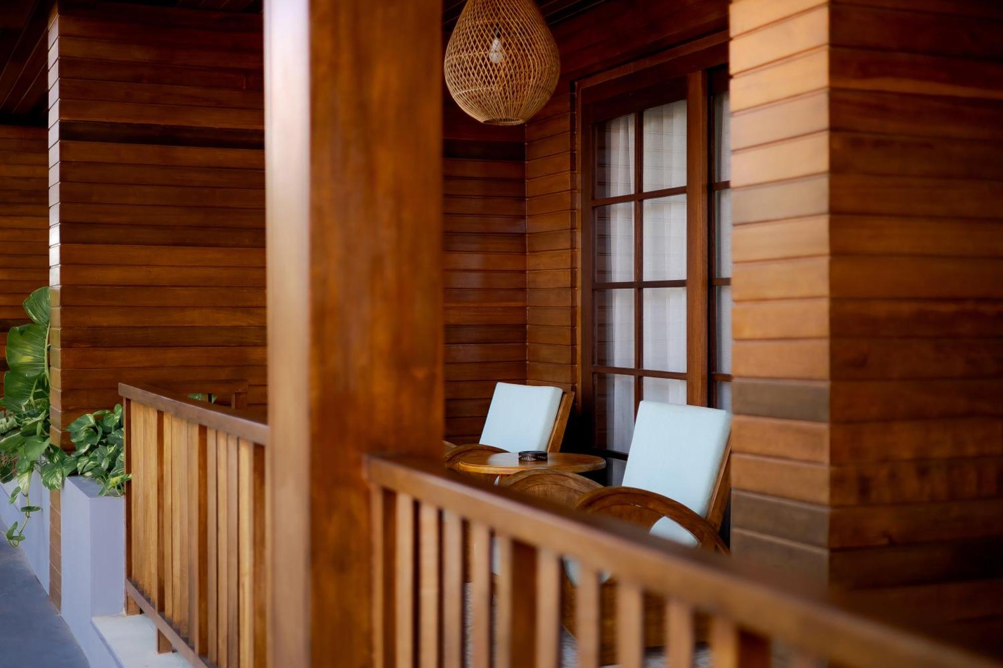 Fourteen Roses Boutique Hotel, Kuta Legian  Exterior photo