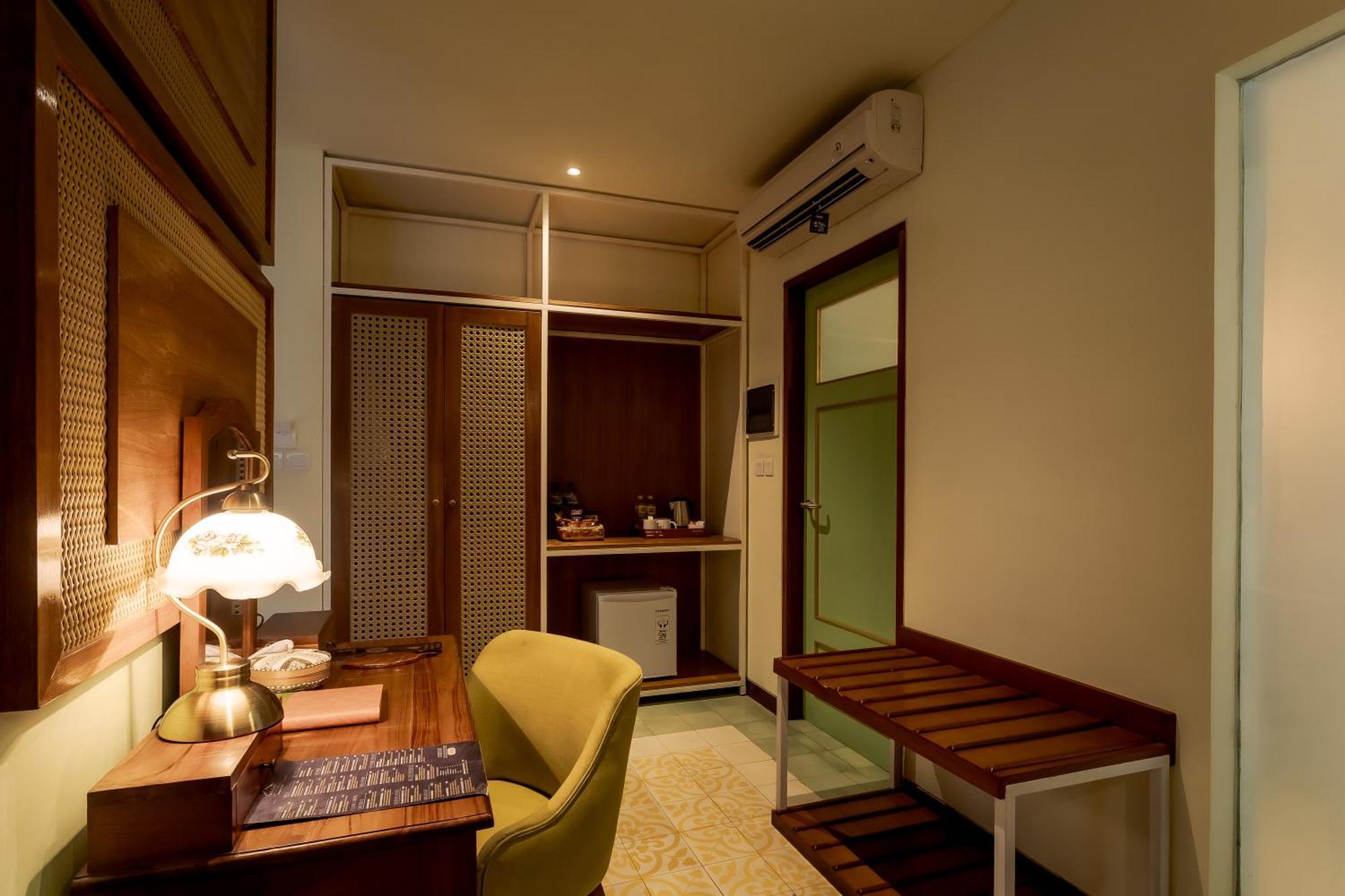 Fourteen Roses Boutique Hotel, Kuta Legian  Exterior photo