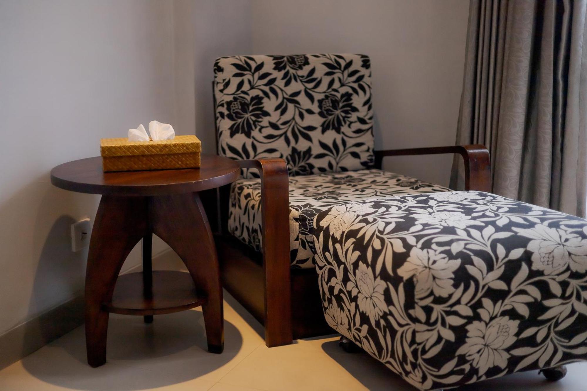 Fourteen Roses Boutique Hotel, Kuta Legian  Exterior photo