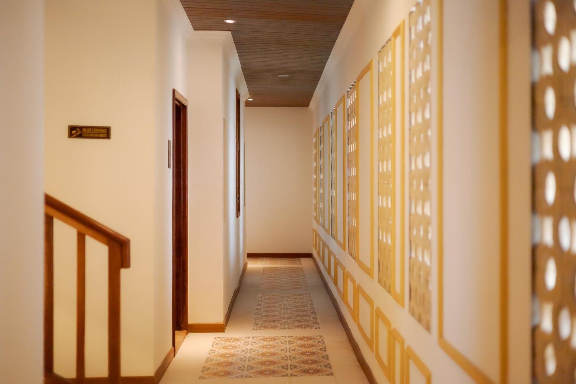Fourteen Roses Boutique Hotel, Kuta Legian  Exterior photo