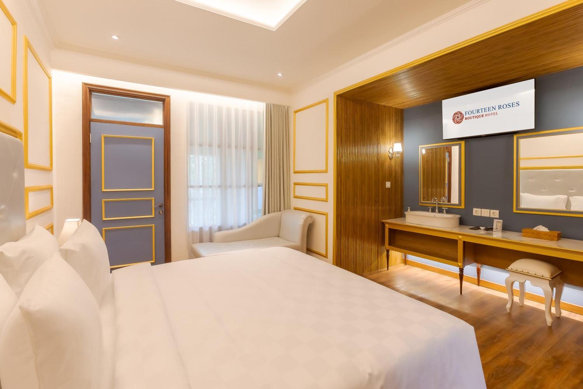 Fourteen Roses Boutique Hotel, Kuta Legian  Exterior photo