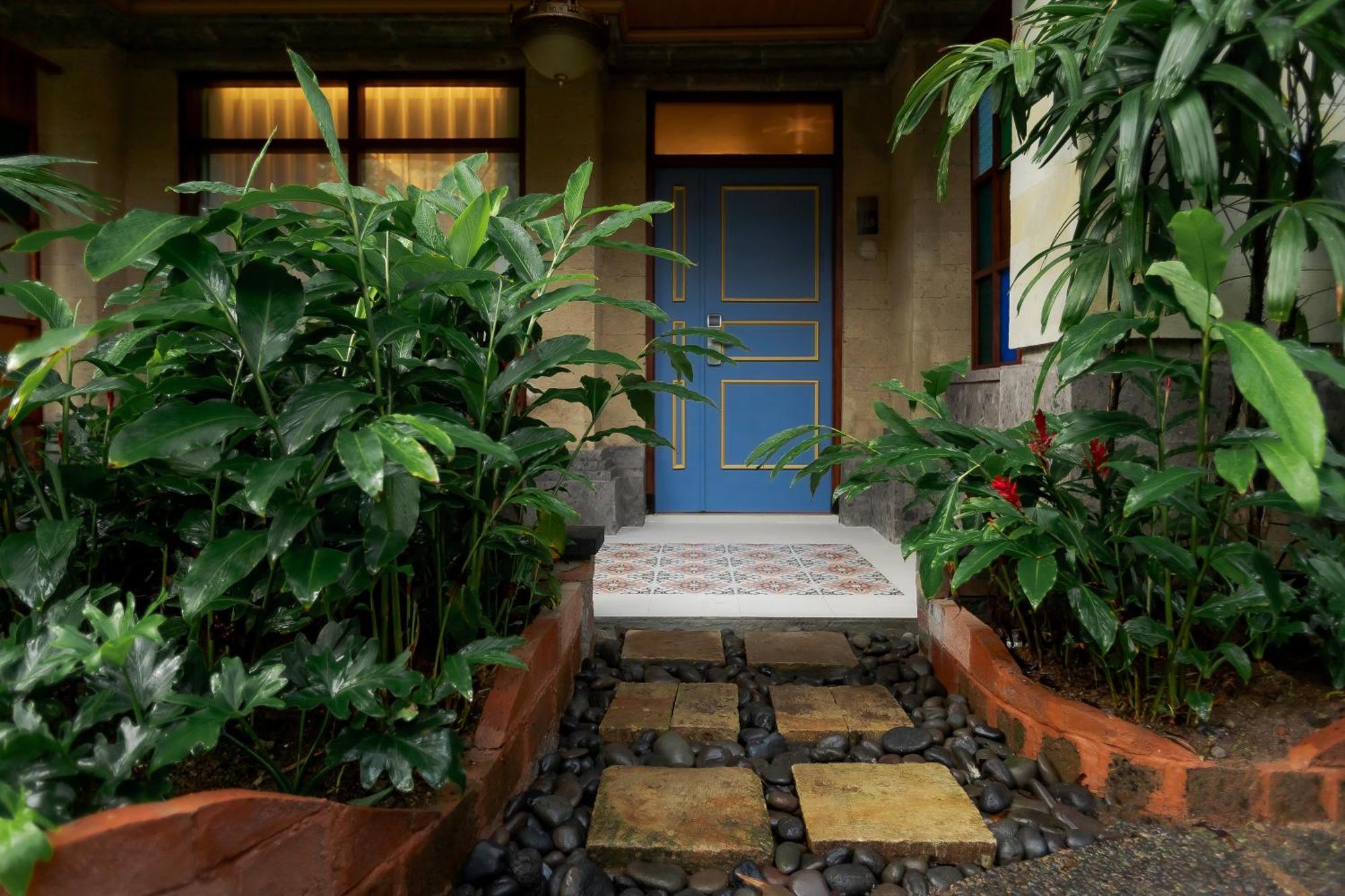 Fourteen Roses Boutique Hotel, Kuta Legian  Exterior photo