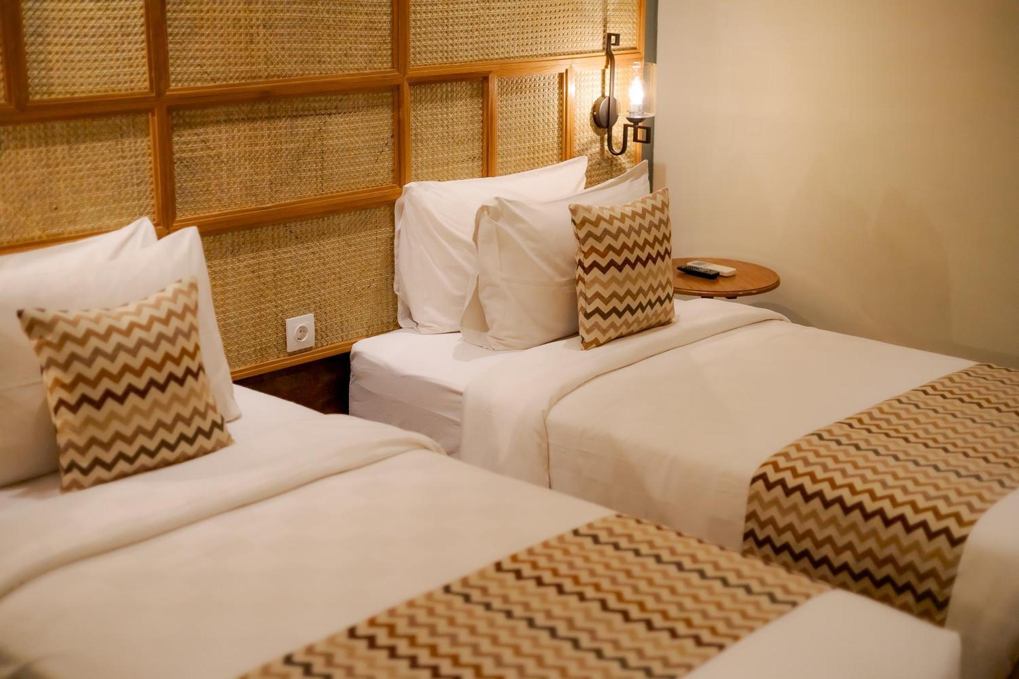 Fourteen Roses Boutique Hotel, Kuta Legian  Exterior photo