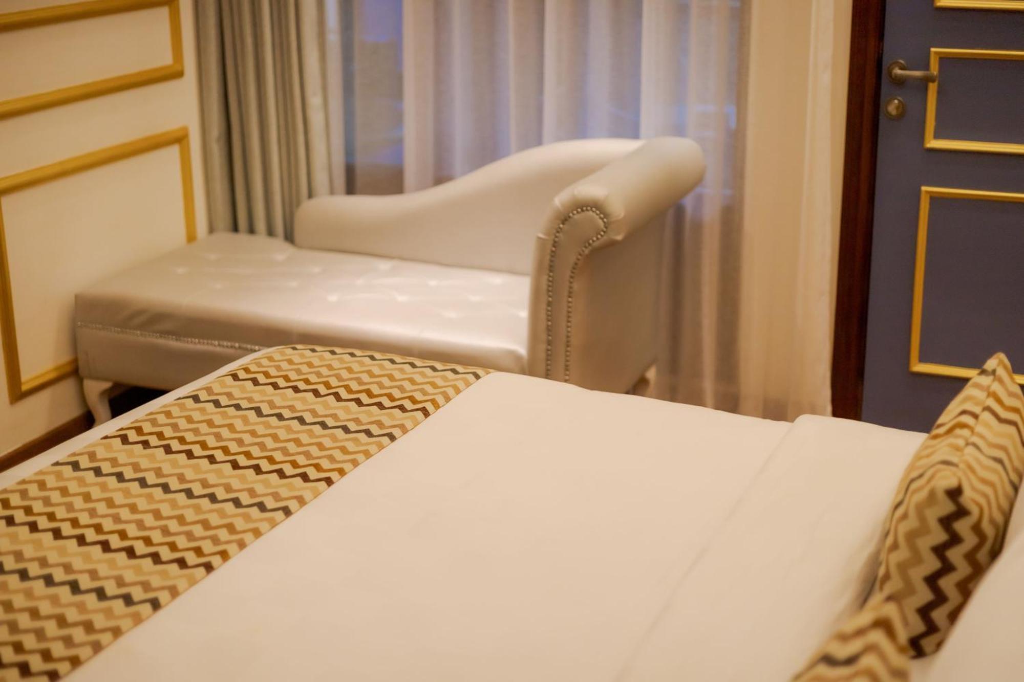 Fourteen Roses Boutique Hotel, Kuta Legian  Exterior photo