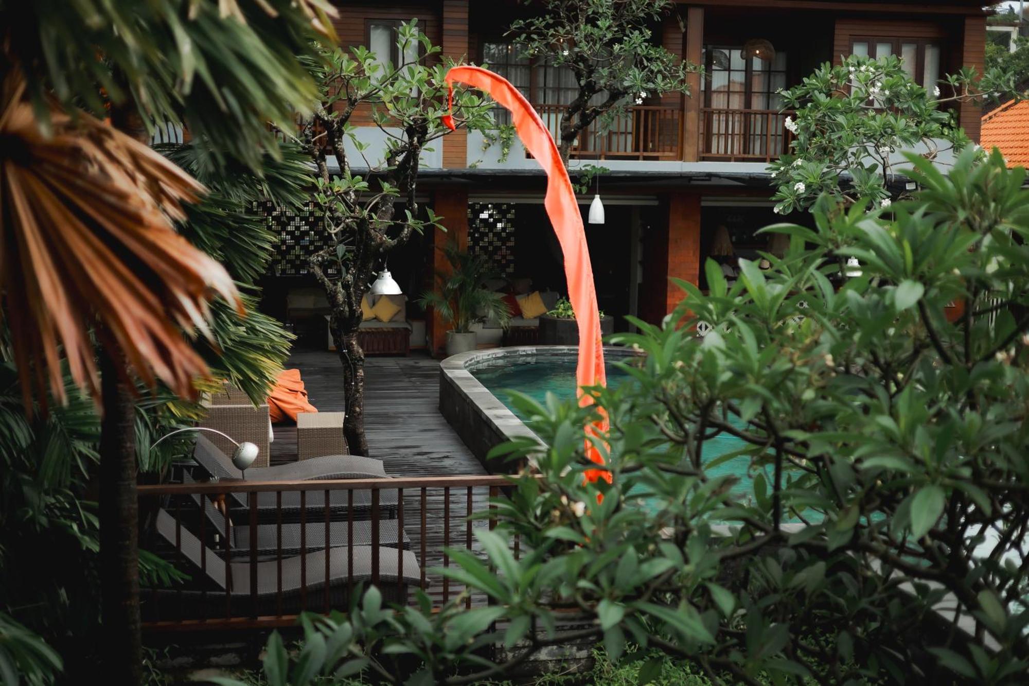 Fourteen Roses Boutique Hotel, Kuta Legian  Exterior photo